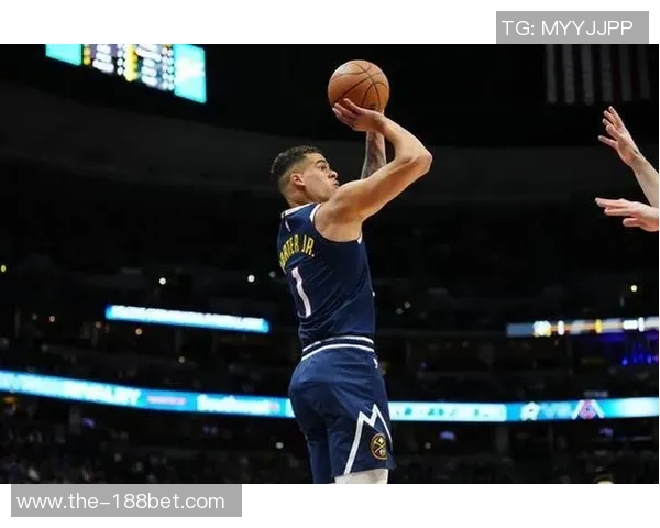 小波特高效表现半场8中6三分命中率出色贡献14分3篮板2助攻 小波特高效表现半场8中6三分命中率出色贡献14分3篮板2助攻